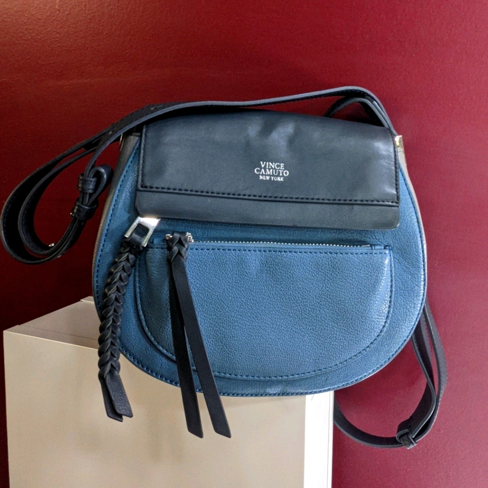 Crossbody in Like-New condition